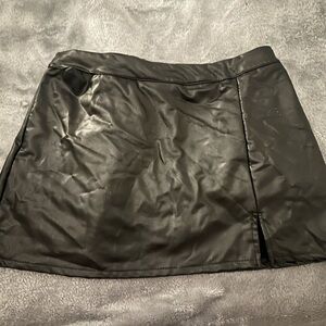 Chic Black Mini Skirt for Women used